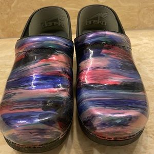 Size 42 / 11 dansko xp 2.0 pink/purple/blue patent leather.   Worn twice
